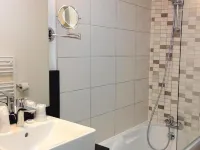 2 Rooms 4 People
