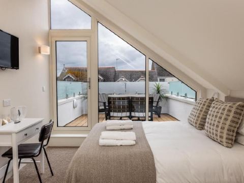 เดอะ ทาวน์ ไครเออร์