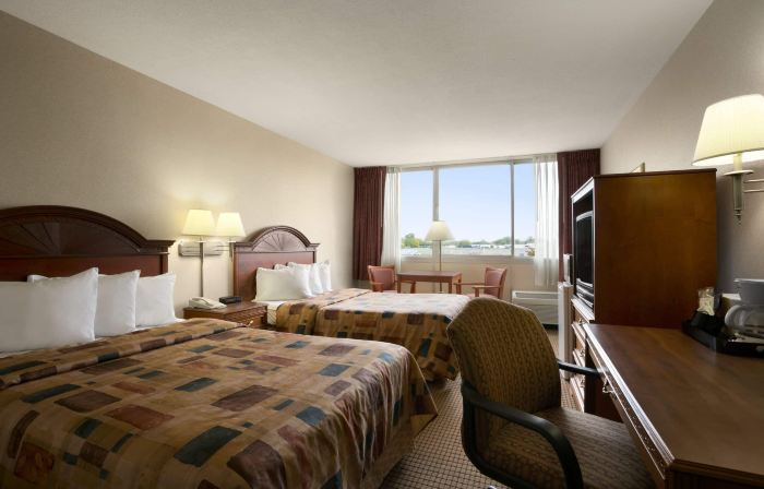 Days Inn by Wyndham Sidney Oh