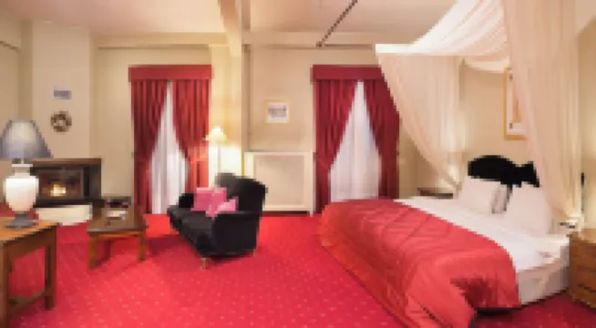 Country Club Hotel & Suites