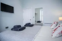 No. 6 Croft House - 1 Bedroom Apartment - Tenby