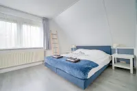 Holiday Home in Zeewolde Near Forest - 4-Sterne
