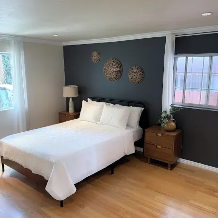 Stylish 2BR Home in LA close to, Universal Studios, Dodgers; AND Private Parking
