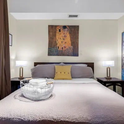 Suarez Art Stay 4Br Miami, Near Design District, Sleeps 10, Free Parking リトルハイチ周辺のホテル