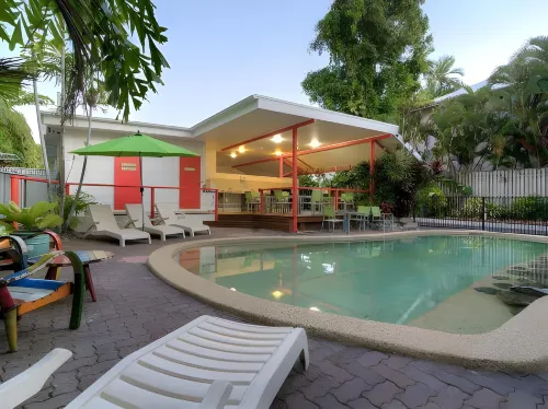 Port Douglas Motel - parking