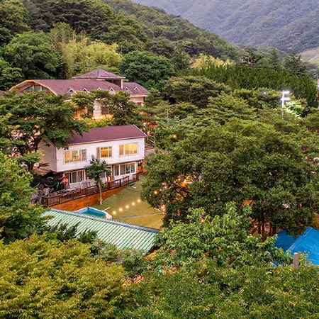 Ulsan Sanmeoru Mountain Lodge Отели рядом с достопримечательностью «Национальный парк гор Синбульсан»