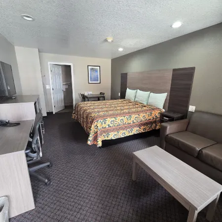 Scottish Inn and Suites Beaumont