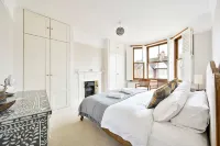Chic House With Free Parking and Private Backyard