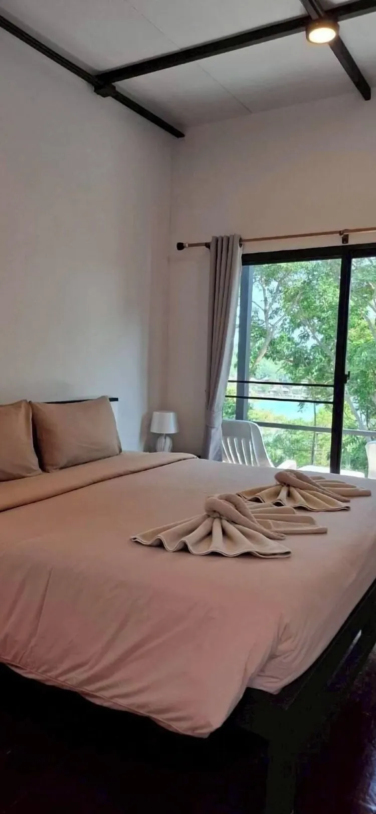 ห้องพื้นฐาน วิวสวน(เตียงคิงไซส์)