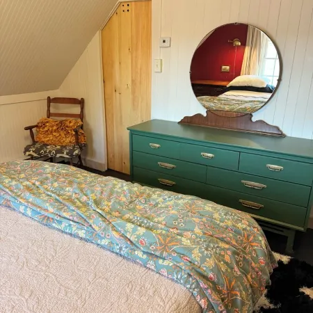 Adorable private cottage with lake views and access.