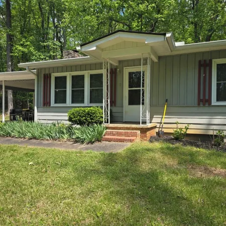 Downtown Helen House on 4 acres adjoining Unicoi State Park. Hikers Paradise!!!