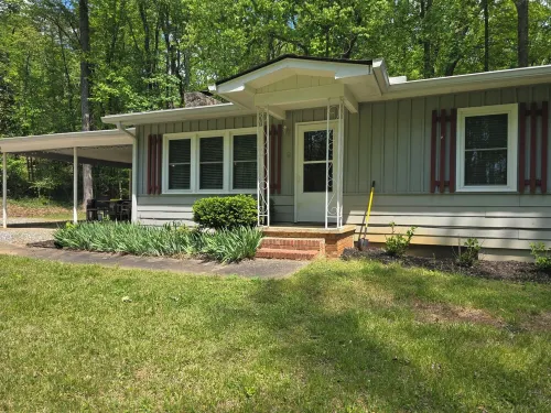 Downtown Helen House on 4 acres adjoining Unicoi State Park. Hikers Paradise!!!