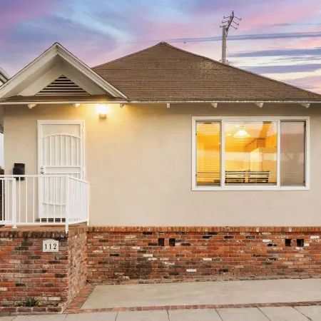 Sunny Venice Beach Home With Open Living & Walkability to Abbot Kinney Venice Drift by Avantstay