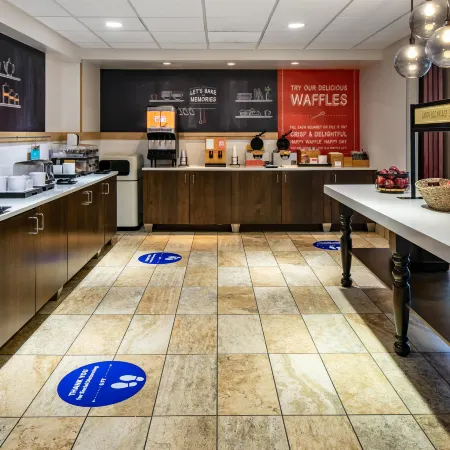 Hampton Inn & Suites West Bend