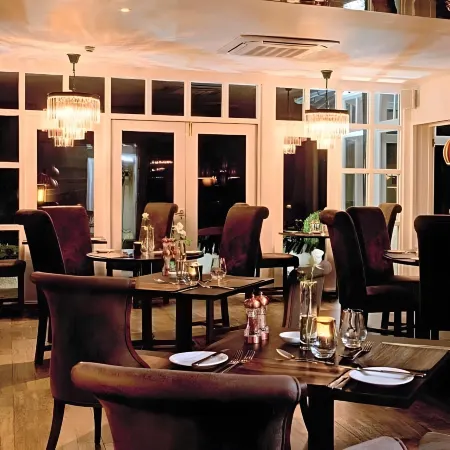 Lakes Hotel & Spa