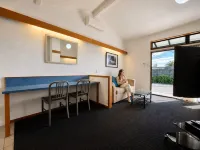 Teal Motor Lodge Hotels in 