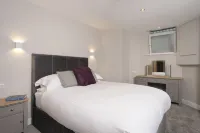 The Hideaway with Cosy Fireplace by LetMeStay - Condos