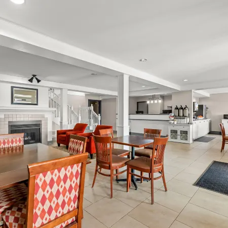 Travelodge Suites by Wyndham Regina / Eastgate Bay