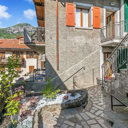 Kirribilli House - Central Nago Torbole with Mountain View