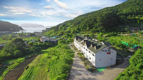 Tongyoung Macaio Pension - Beach