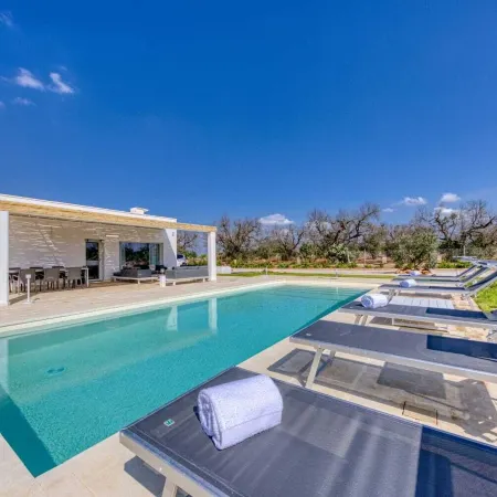 Villa Cento Ulivi By Vivimy