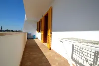 Air-Conditioned Yoko Holiday Home for 5 Guests - parking