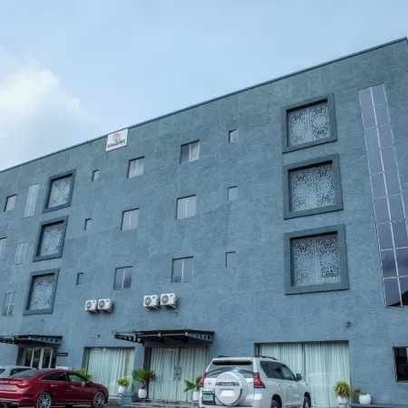 Romeneo Grand Royal Hotel