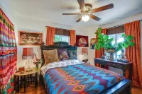 Bohemian Wonderland: Benicia Bungalow w/ Pergola! - 3 stjerner