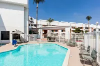 Doubletree by Hilton Pomona - Pools