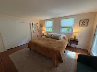 Newly Renovated 3Br House, Free Car with Beach Sticker, Pet Friendly, Sleeps 10. - Homestays