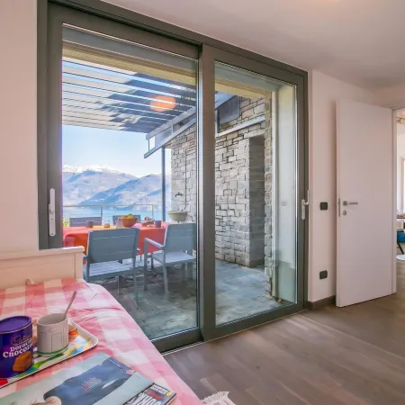 Penthouse-LakeView-AC-Private Garden