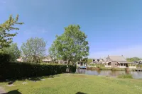 Bungalow by Water Near Rotterdam - 3-Star