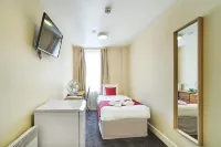 Cranbrook Hotel - parkir