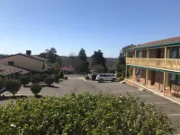 Hideaway Motor Inn - parking