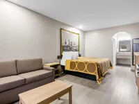Super 8 by Wyndham Houston/Brookhollow NW カルバッハ・ブリューイング周辺のホテル