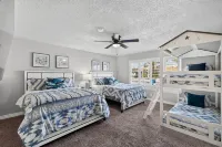 Hot Tub & Pool with 5 Cozy Bedrooms - Boutique