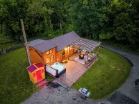 Charming 2-bedroom tiny cabin hot tub camp fire - Chalets