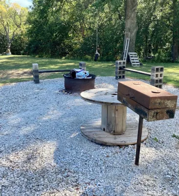 Old Fashioned Getaway is 7 acres of peaceful country living. - Wifi