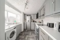 Cosy Hartlepool Home, Sleeps 5, Pet Friendly, Wifi - 2-Star