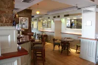 Walter Raleigh Hotel - ที่มีบาร์