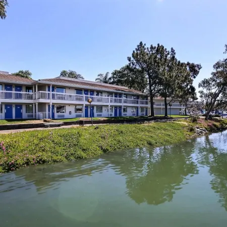 Motel 6 Oakland, CA - Embarcadero