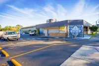 Sunrise Inn by OYO Titusville FL - parking