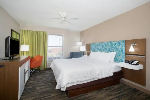 Hampton Inn & Suites Kansas City-Merriam - 2-Star