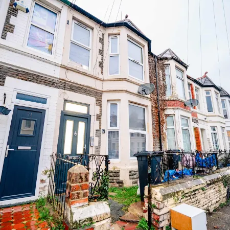 Stylish 1BR Ground Level with Private Patio Garden