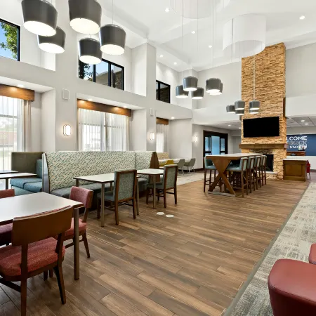 Hampton Inn & Suites Canton
