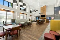 Hampton Inn & Suites Canton - 2-Star