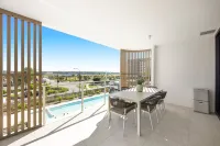 Poolside 2-bed Apartment at Lake Kawana - 4-Star