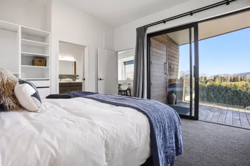 Arrowtown Season Vista - 3-Star