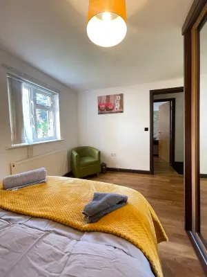 Central Bradford Apt w/ Free Parking & Modern - 2 estrellas