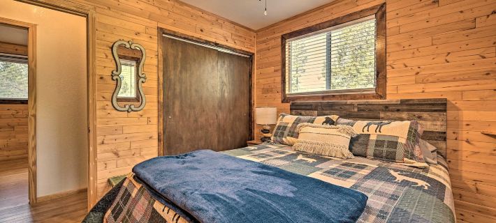 Peaceful Strawberry Cabin Fire Pit and Hot Tub Hotels in Gila County